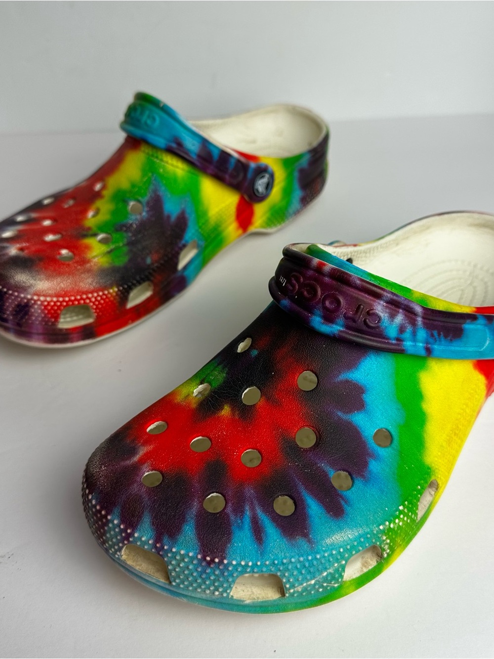 Crocs Tie Dye Clogs Women's Size 9 or Men's Size 7 Shoes Multicolor Waterproof - Picture 4 of 9